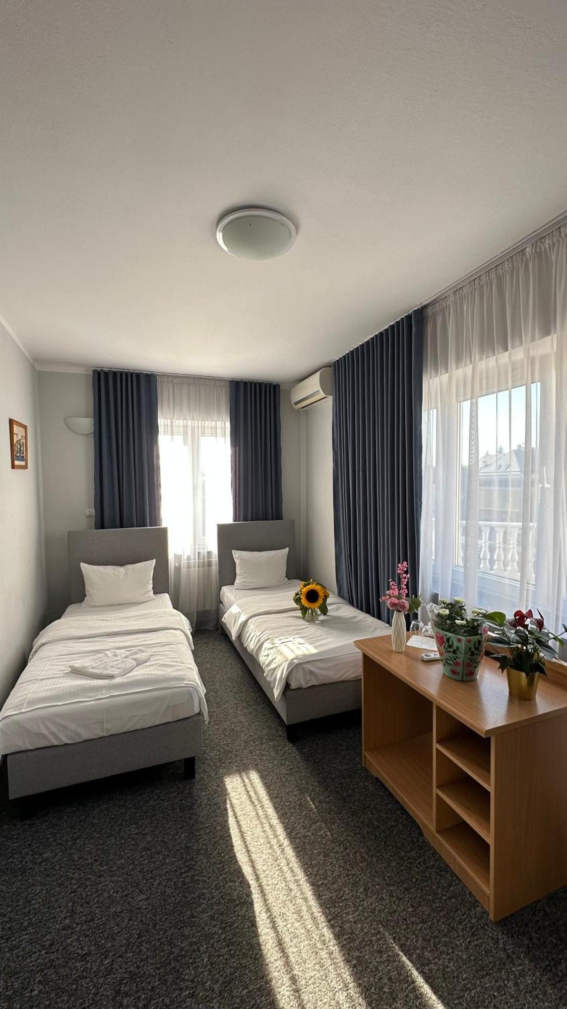 ורשה Lezzet B&B Pokoj Goscinny & Turkishrestaurant מראה חיצוני תמונה