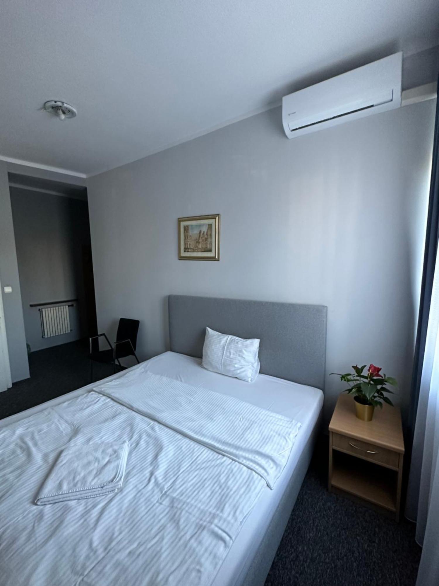 ורשה Lezzet B&B Pokoj Goscinny & Turkishrestaurant מראה חיצוני תמונה